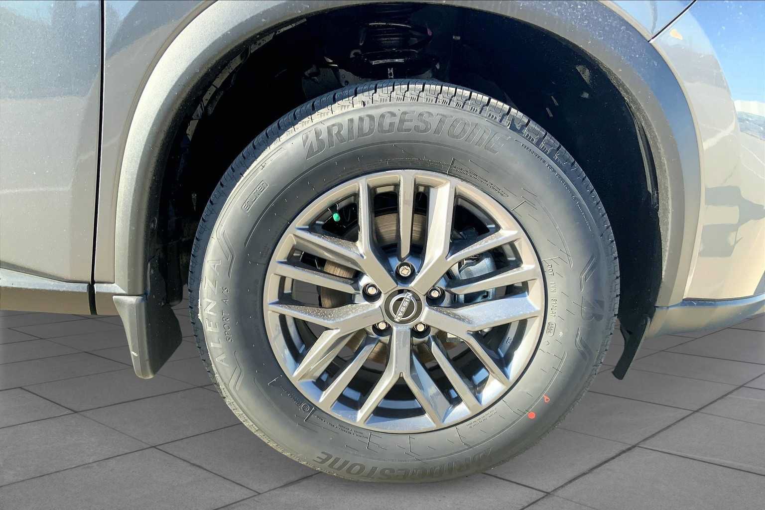 Certified 2025 Nissan Rogue S FWD image 12