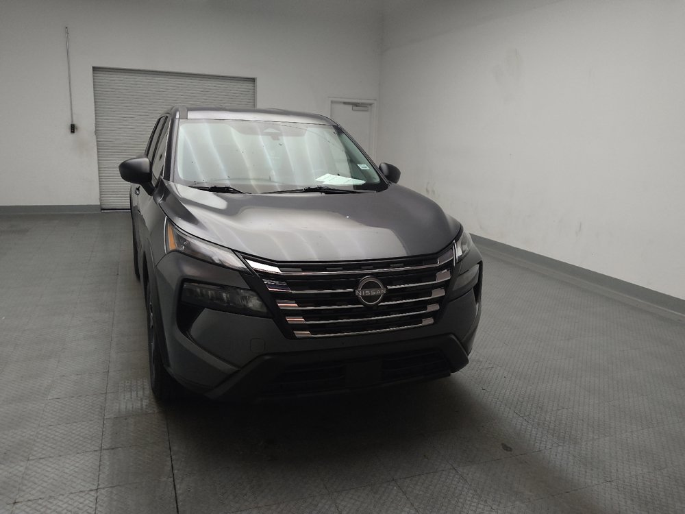 Used 2025 Nissan Rogue SV AWD/4WD image 14
