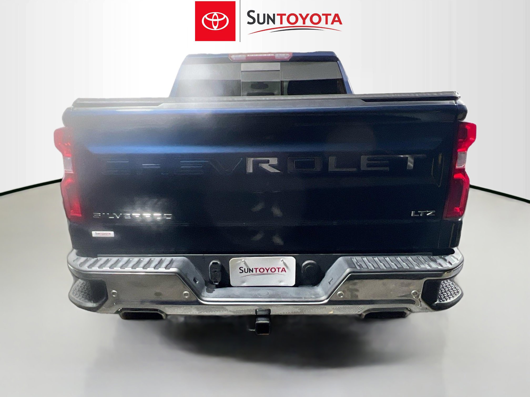 Used 2019 Chevrolet Silverado 1500 LTZ w/ LTZ Plus Package AWD/4WD image 5