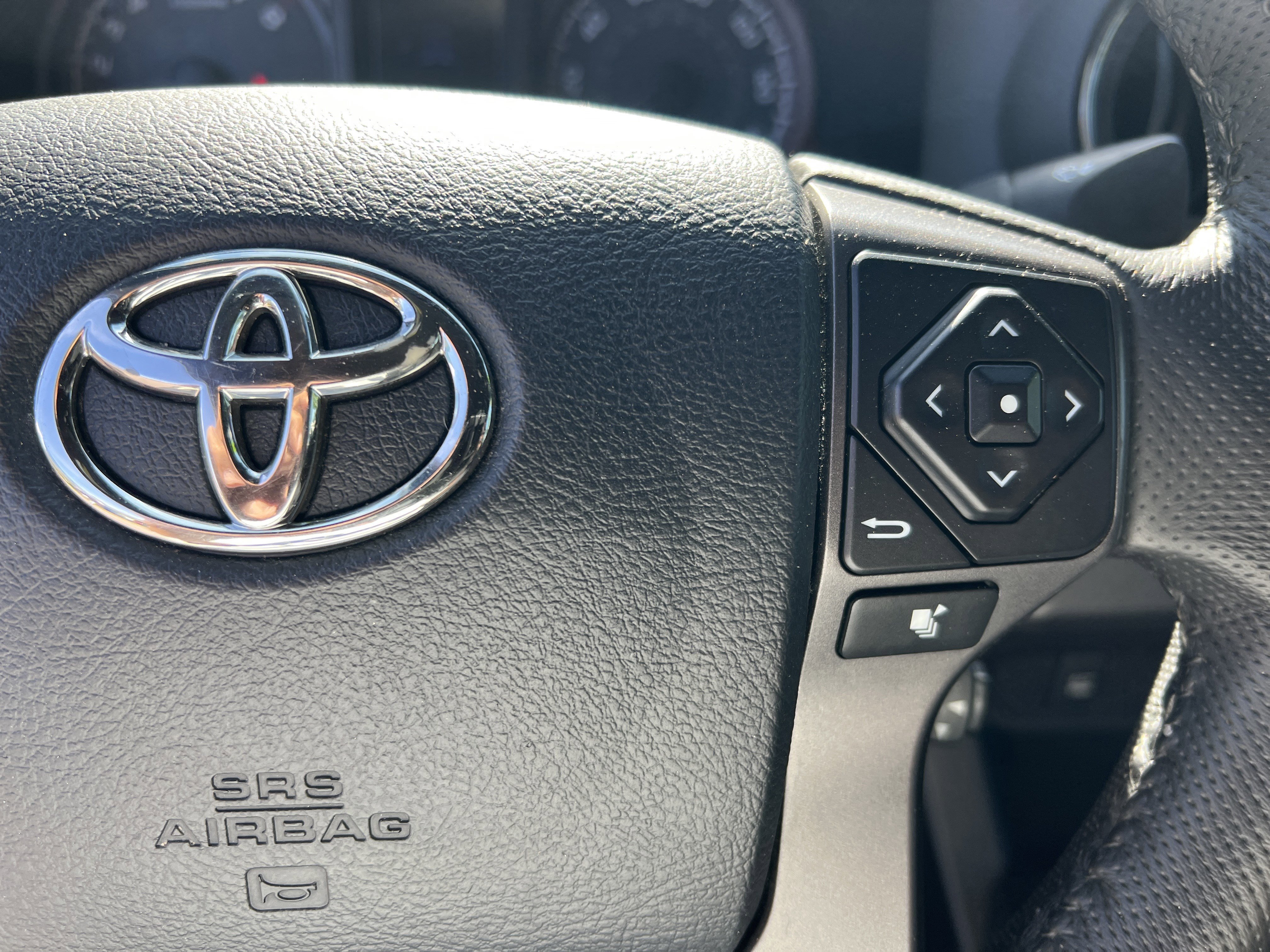 Used 2017 Toyota Tacoma TRD Sport w/ Tow Package image 11