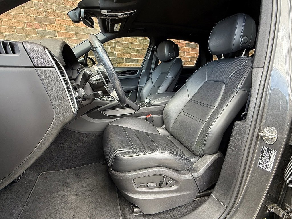 Certified 2023 Porsche Cayenne image 5