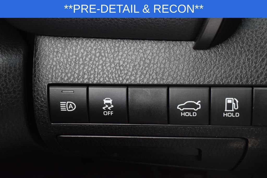 Used 2020 Toyota Camry SE FWD image 9