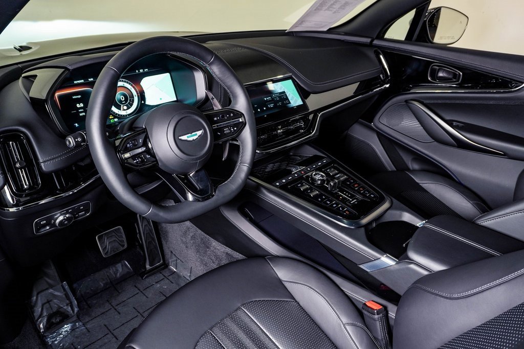 Used 2025 Aston Martin DBX 707 image 23