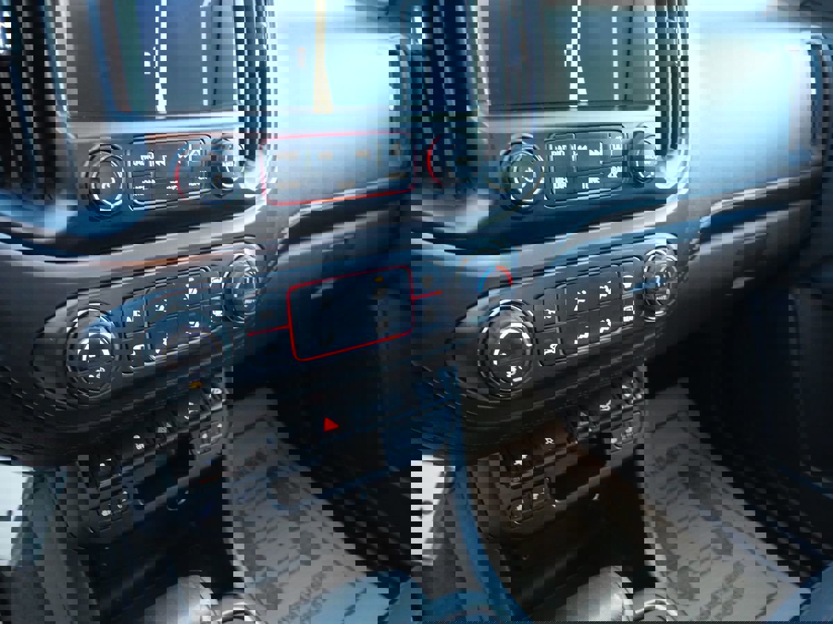 Used 2015 GMC Canyon SLE w/ All-Terrain Package image 14