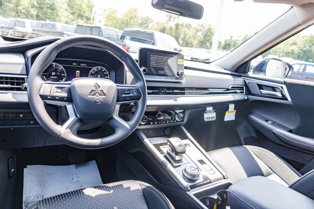 New 2025 Mitsubishi Outlander ES image 15