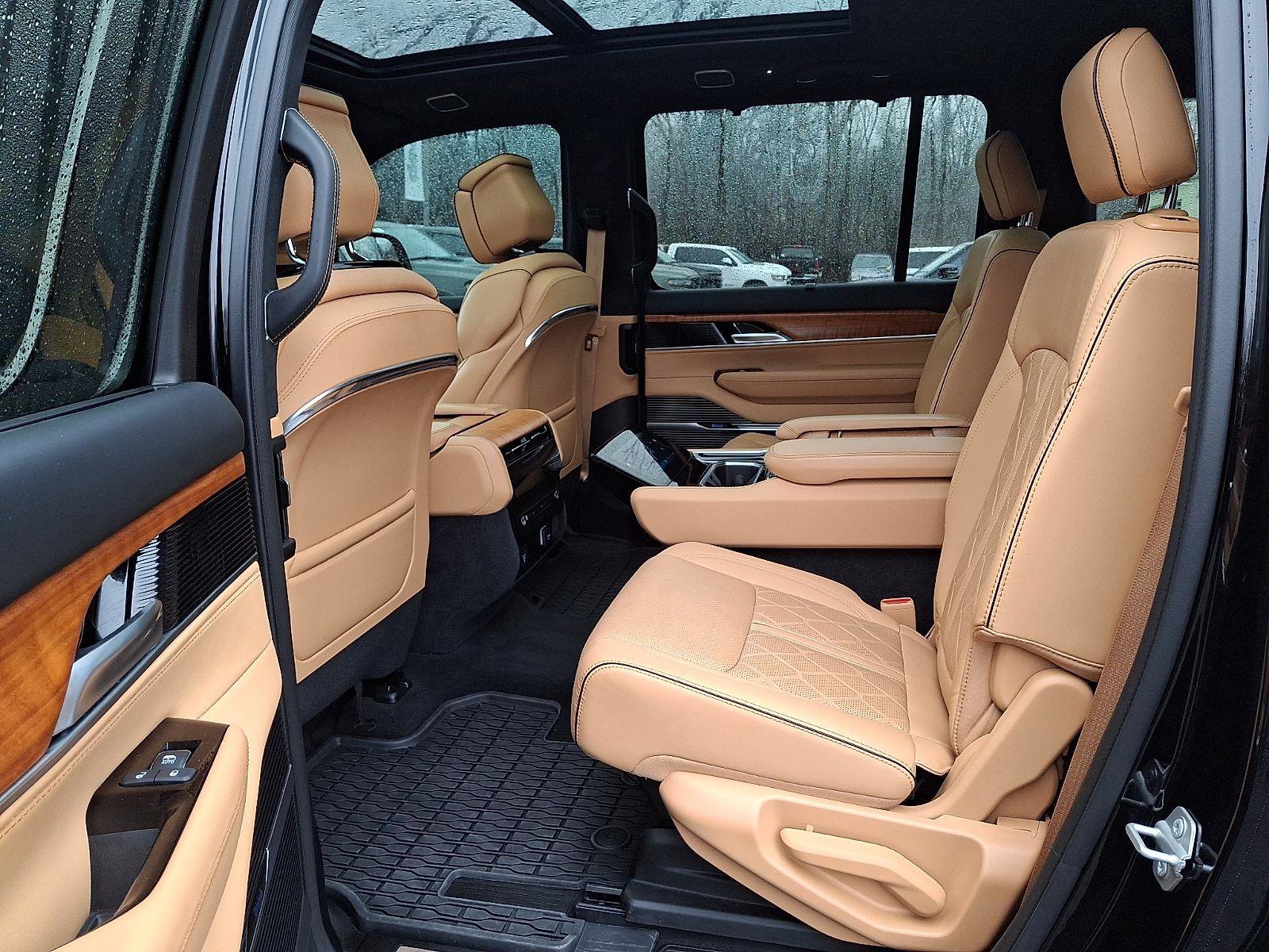 Certified 2024 Jeep Grand Wagoneer Series III w/ HD Trailer Tow Package AWD/4WD image 11