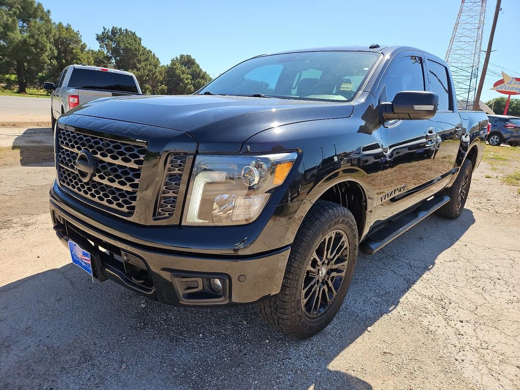 Used 2019 Nissan Titan SL w/ Midnight Edition AWD/4WD image 4
