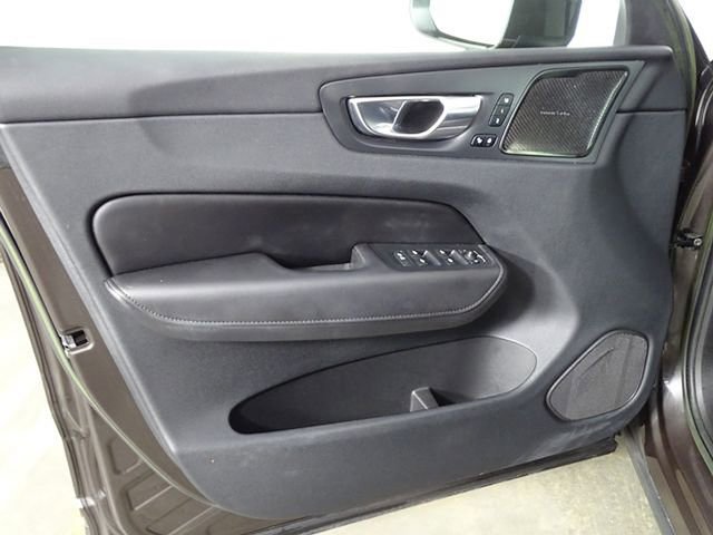 Used 2023 Volvo XC60 B5 Plus image 23