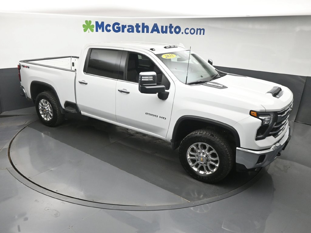 Used 2025 Chevrolet Silverado 2500 LTZ AWD/4WD image 3
