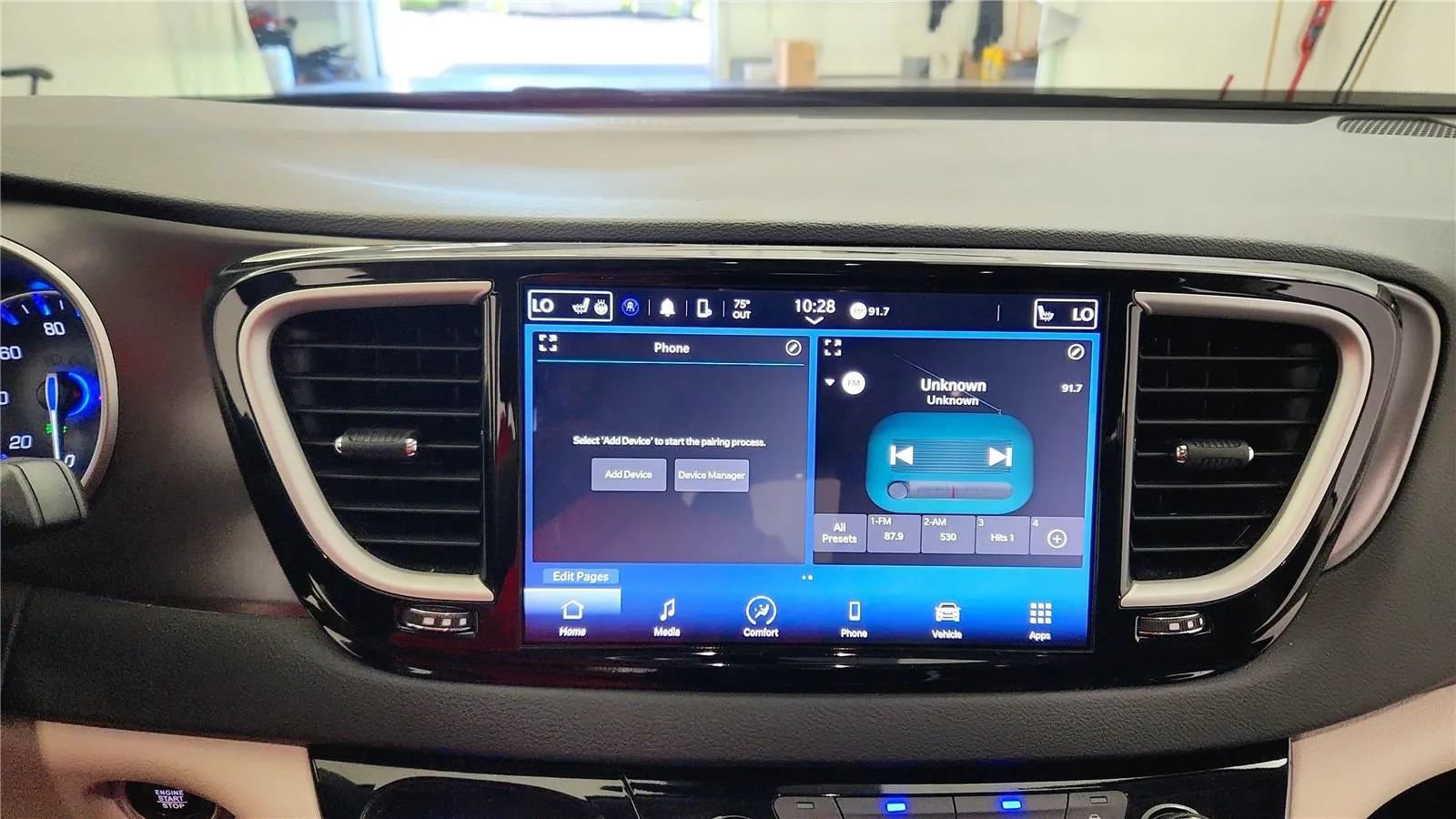 Used 2023 Chrysler Pacifica Touring-L FWD image 24