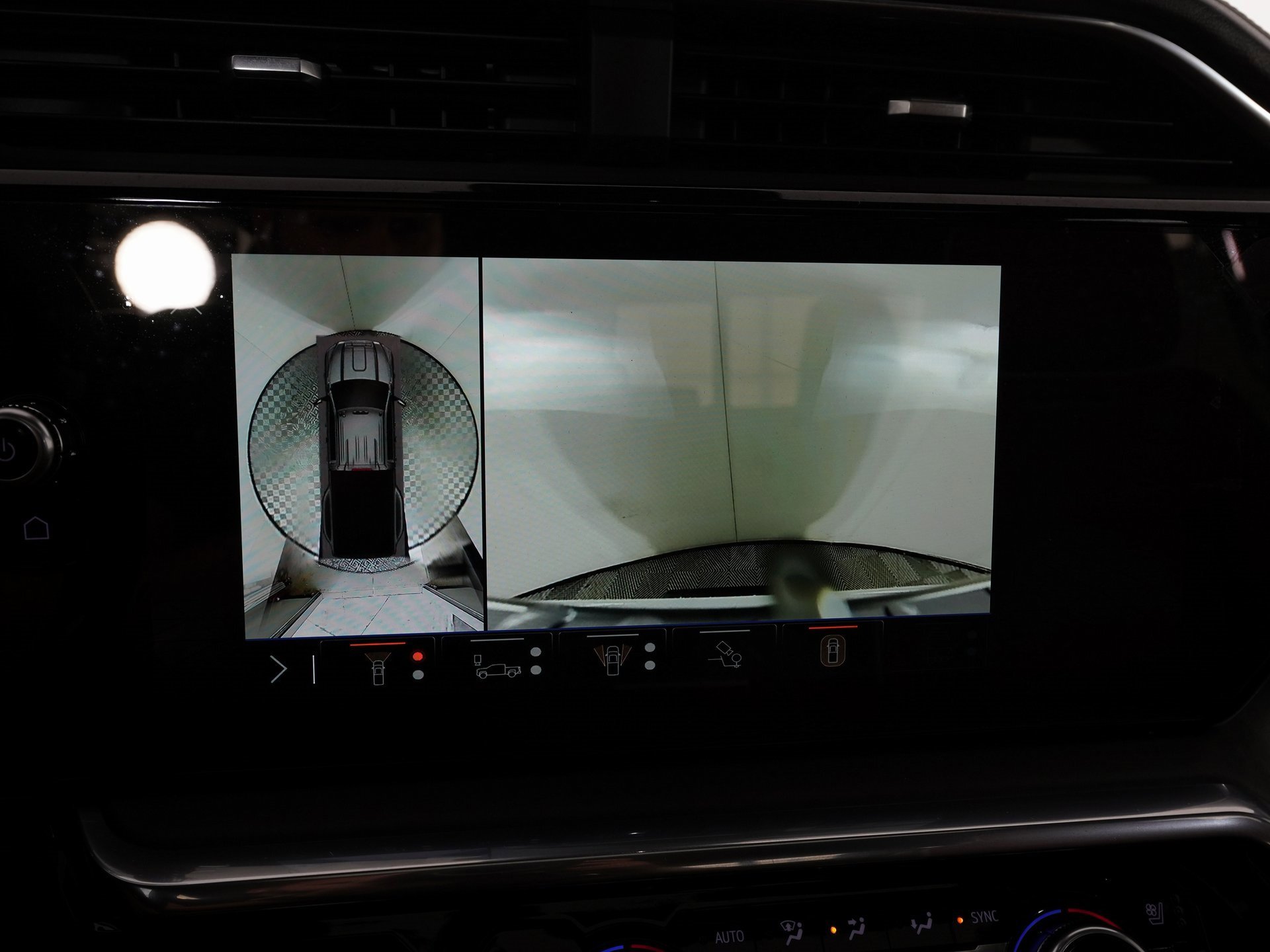 Used 2025 GMC Sierra 3500 Denali Ultimate image 26