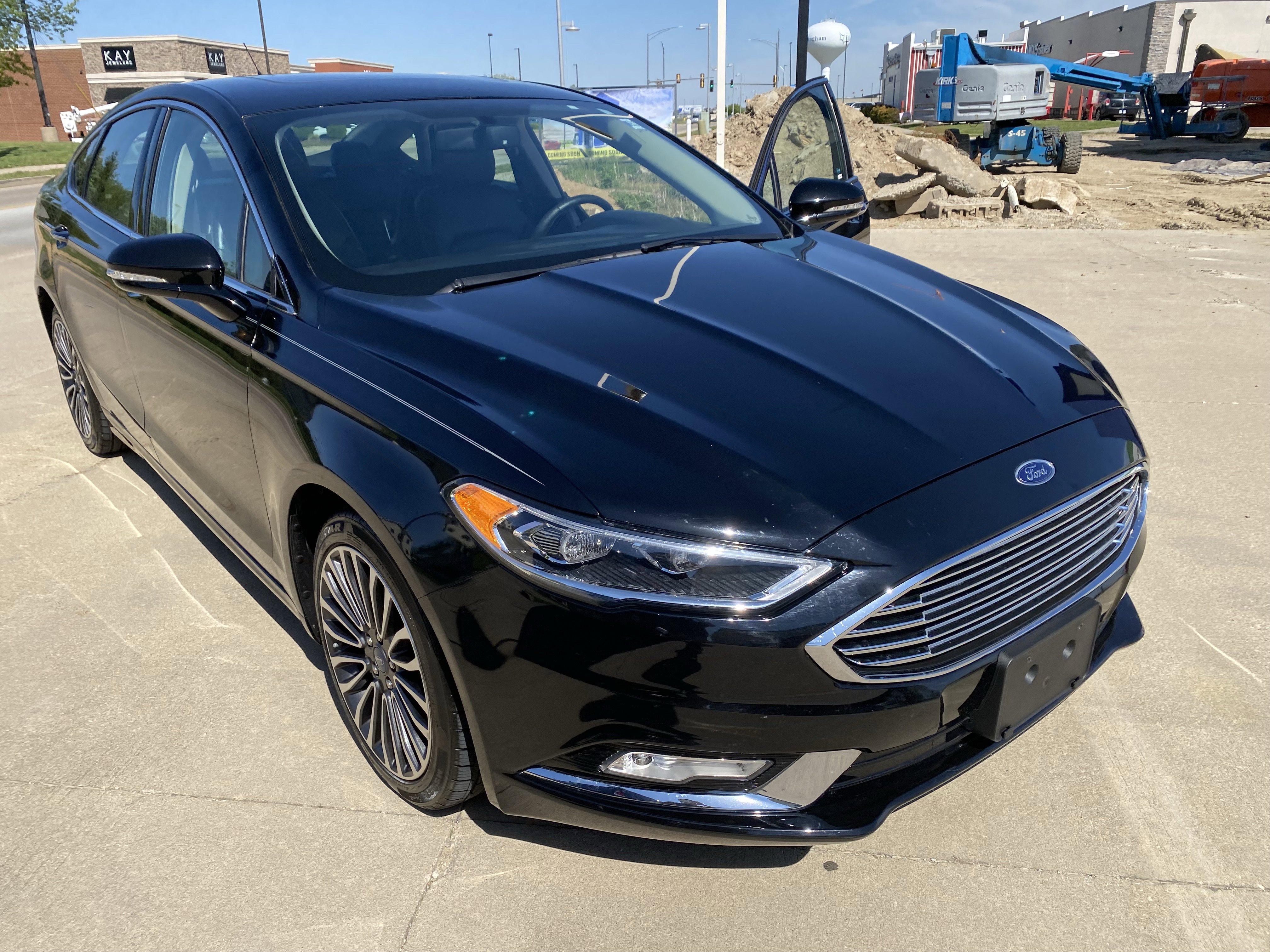 Used 2017 Ford Fusion SE w/ Fusion SE Technology Package image 14
