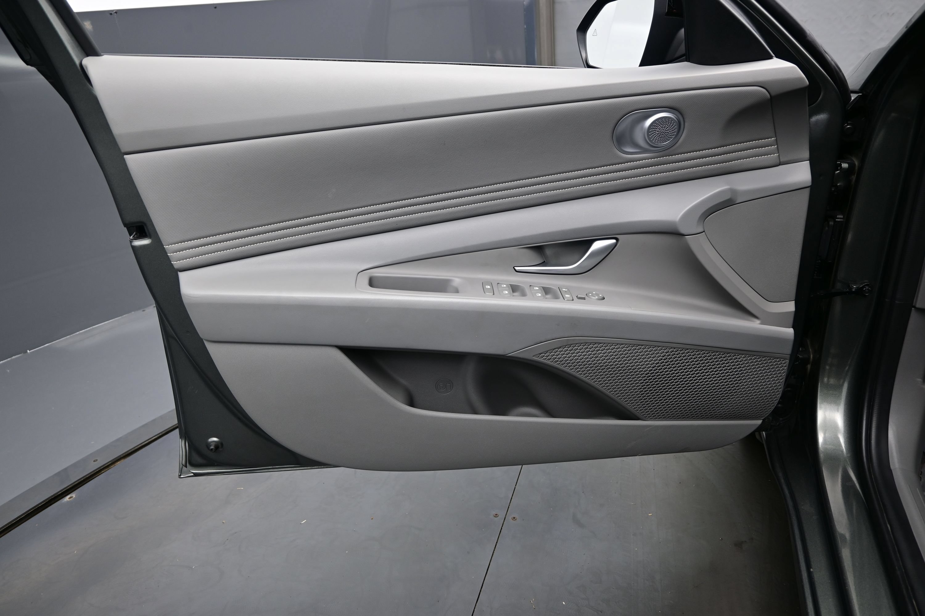 Certified 2025 Hyundai Elantra Sport FWD image 9