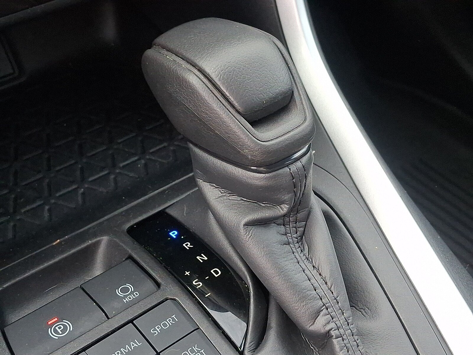 Used 2024 Toyota RAV4 XLE w/ Convenience Package AWD/4WD image 15