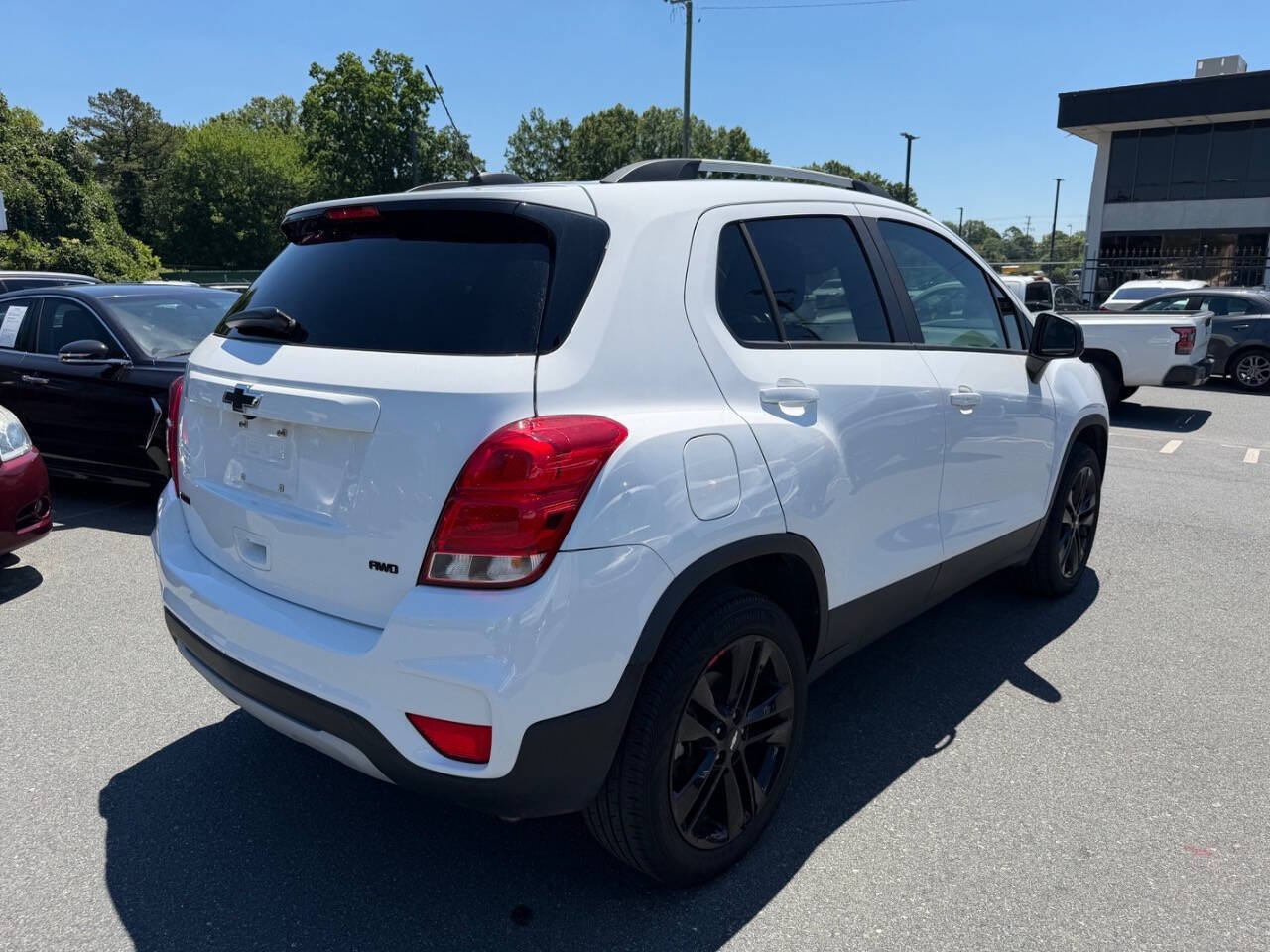 Used 2022 Chevrolet Trax LT w/ Redline Edition AWD/4WD image 4