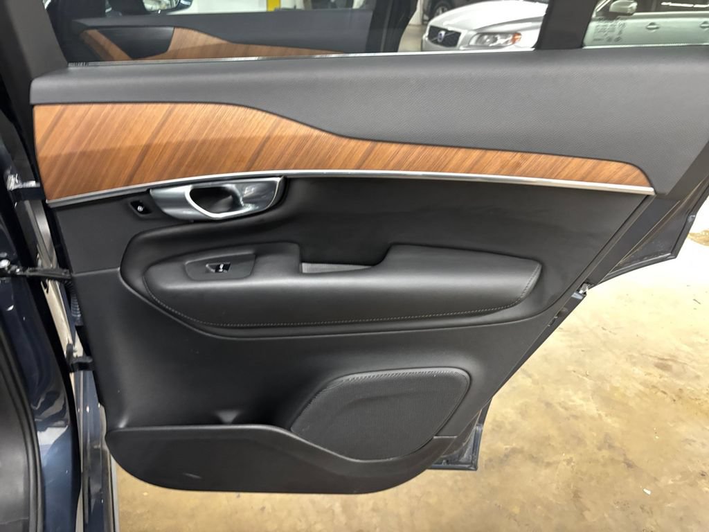 Certified 2025 Volvo XC90 T8 Plus w/ Protection Package Premier AWD/4WD image 19