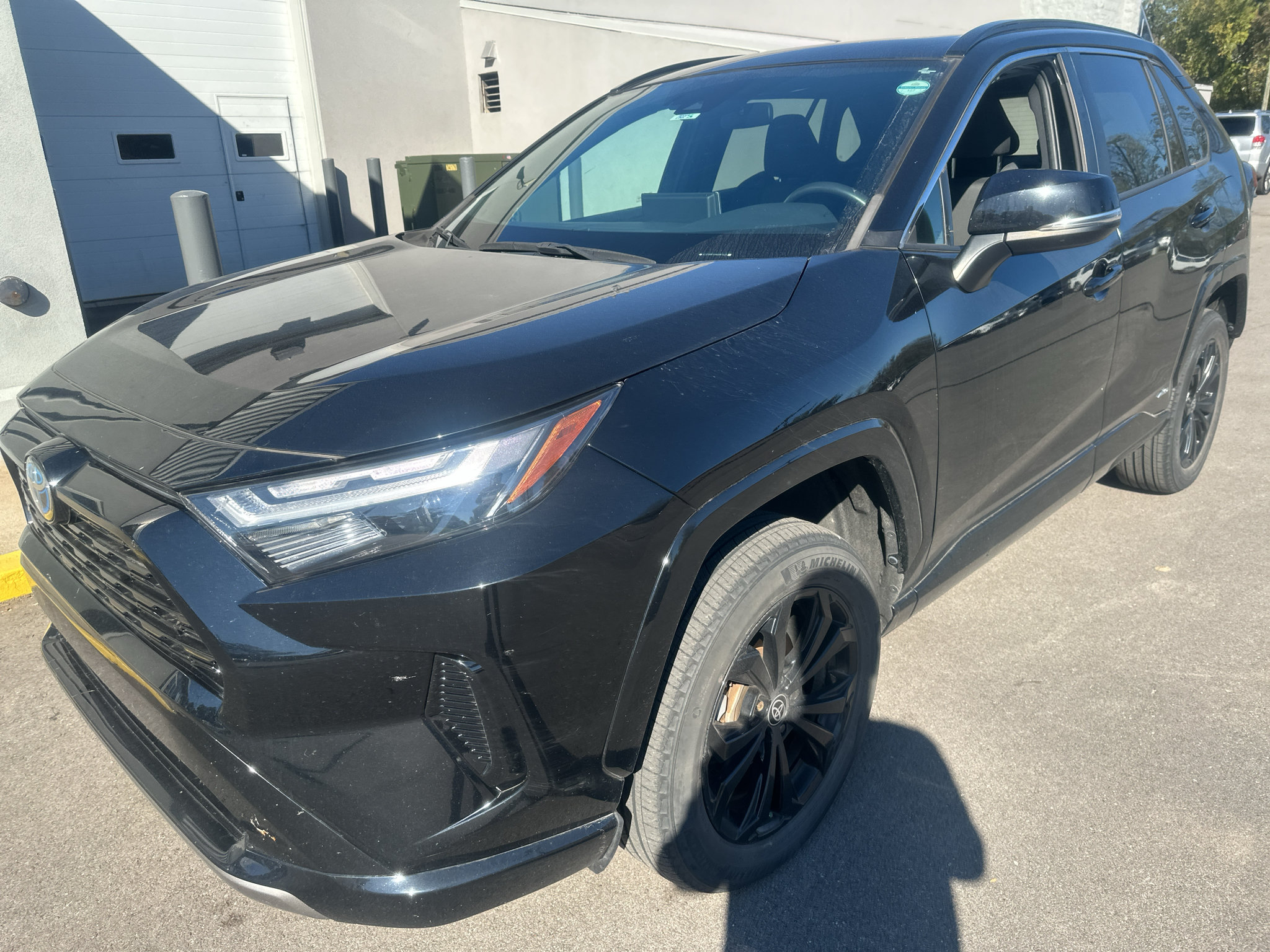 Used 2022 Toyota RAV4 SE w/ Convenience Package AWD/4WD image 4