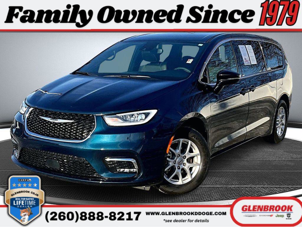 Used 2025 Chrysler Pacifica Select