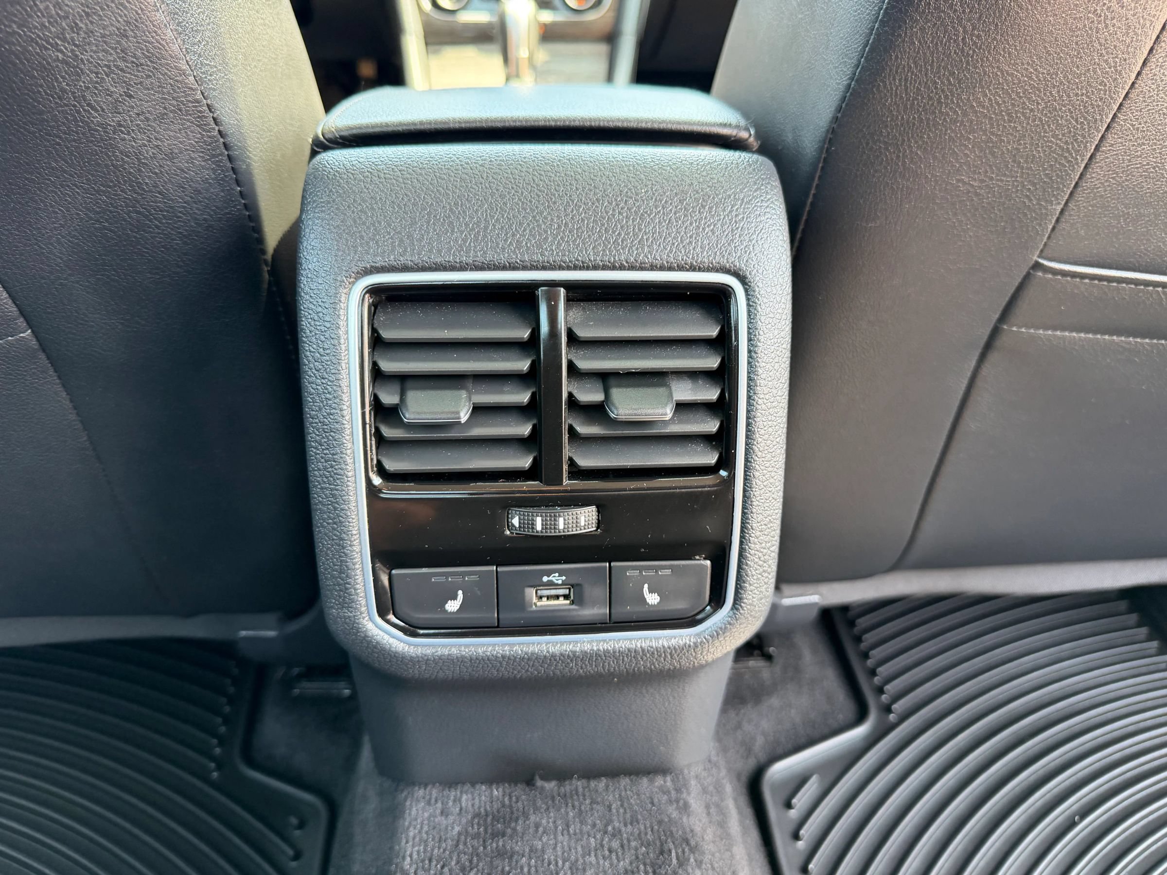 Used 2018 Volkswagen Passat 2.0T SEL Premium FWD image 26