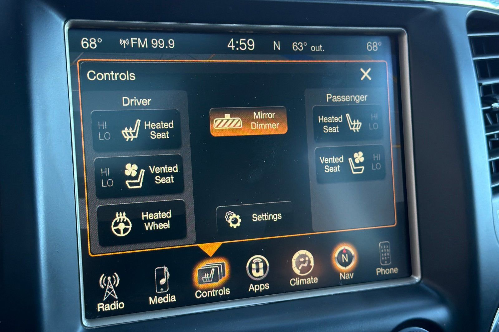 Used 2016 Jeep Grand Cherokee Overland w/ Advanced Technology Group AWD/4WD image 30