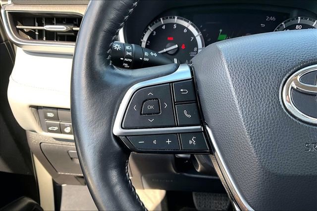 Used 2021 Toyota Highlander Limited image 11