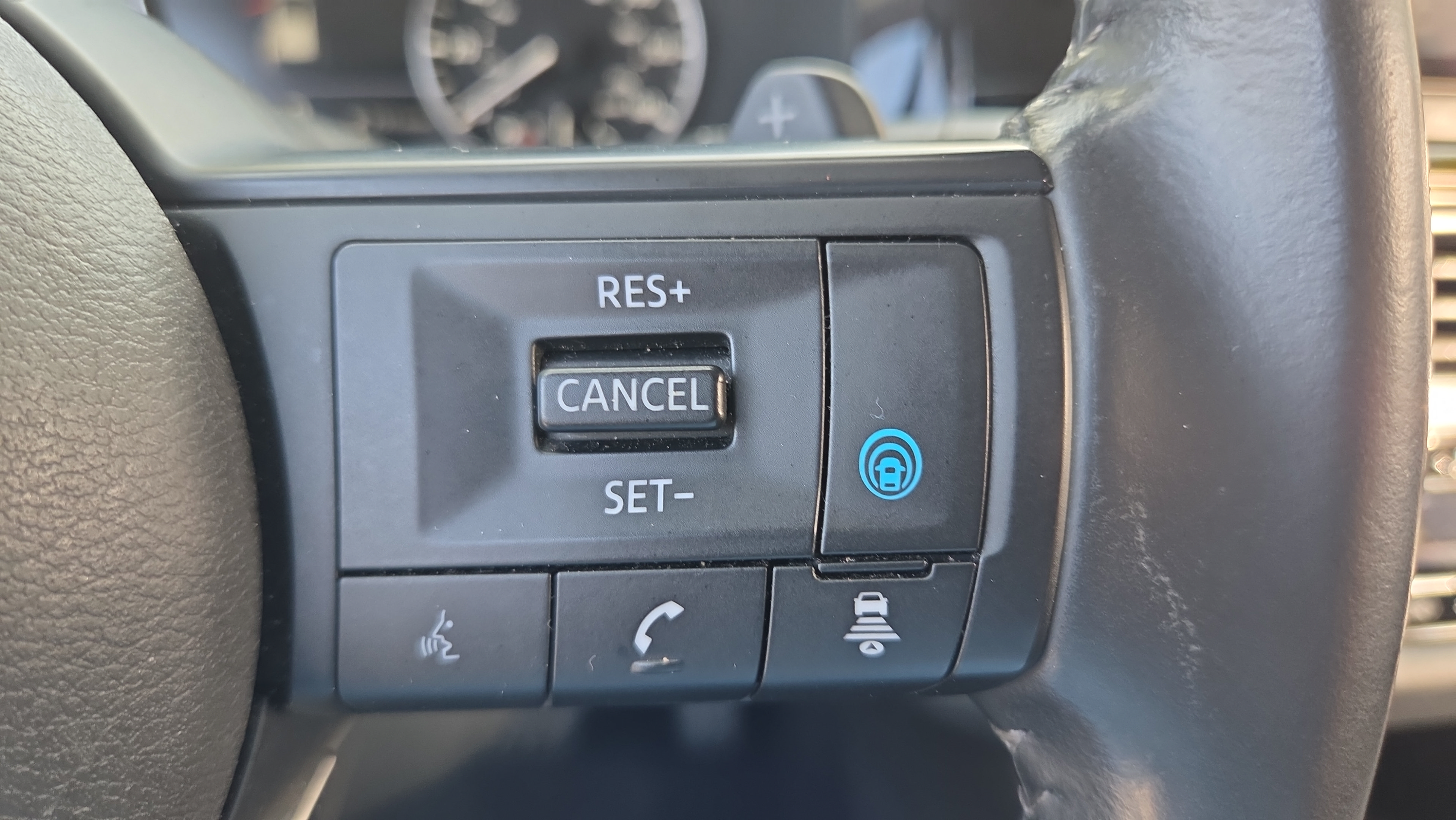 Used 2025 Nissan Pathfinder SV FWD image 25