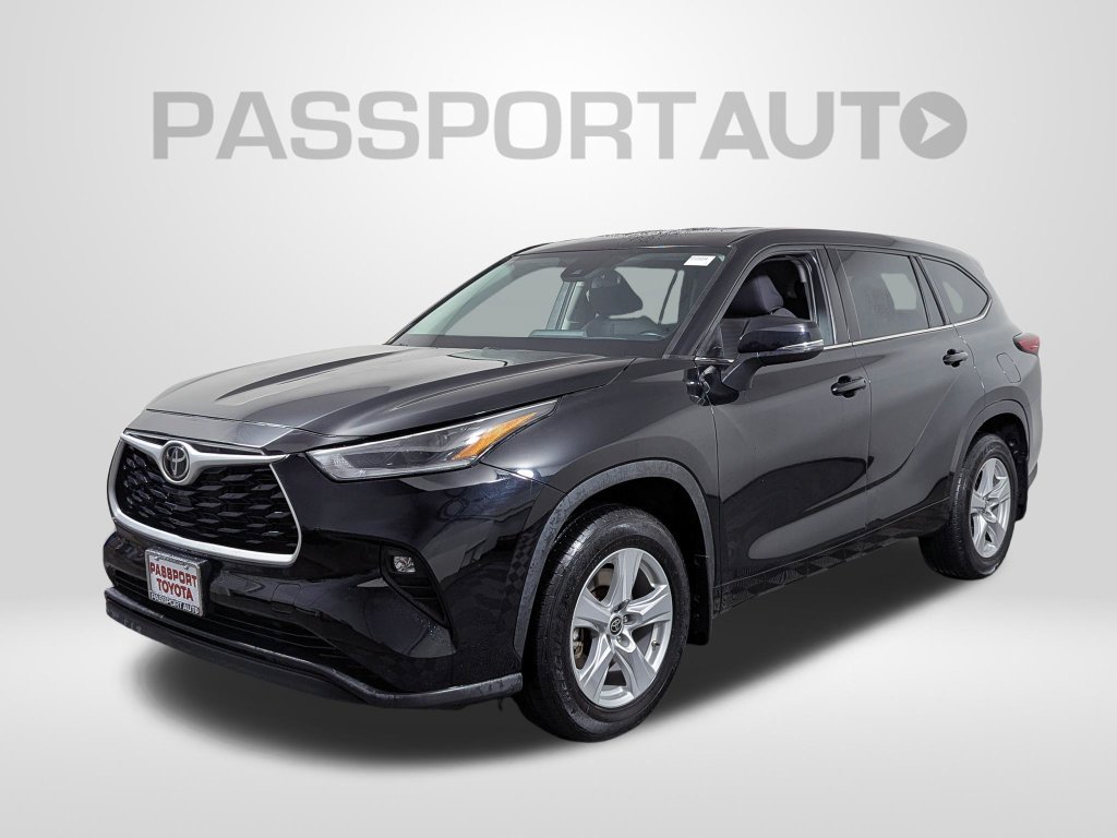 Used 2021 Toyota Highlander LE AWD/4WD image 1