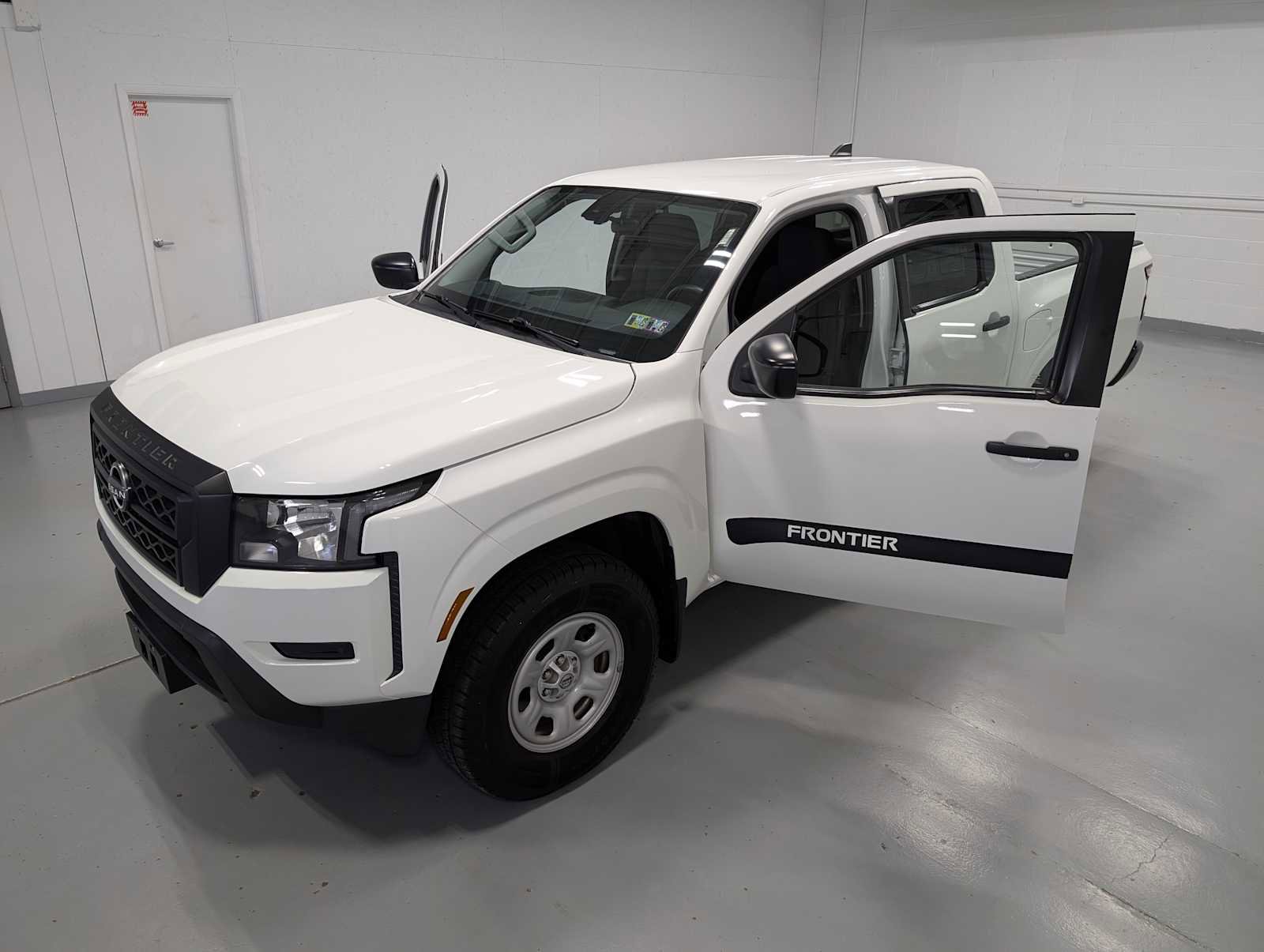 Used 2022 Nissan Frontier S w/ Technology Package image 14