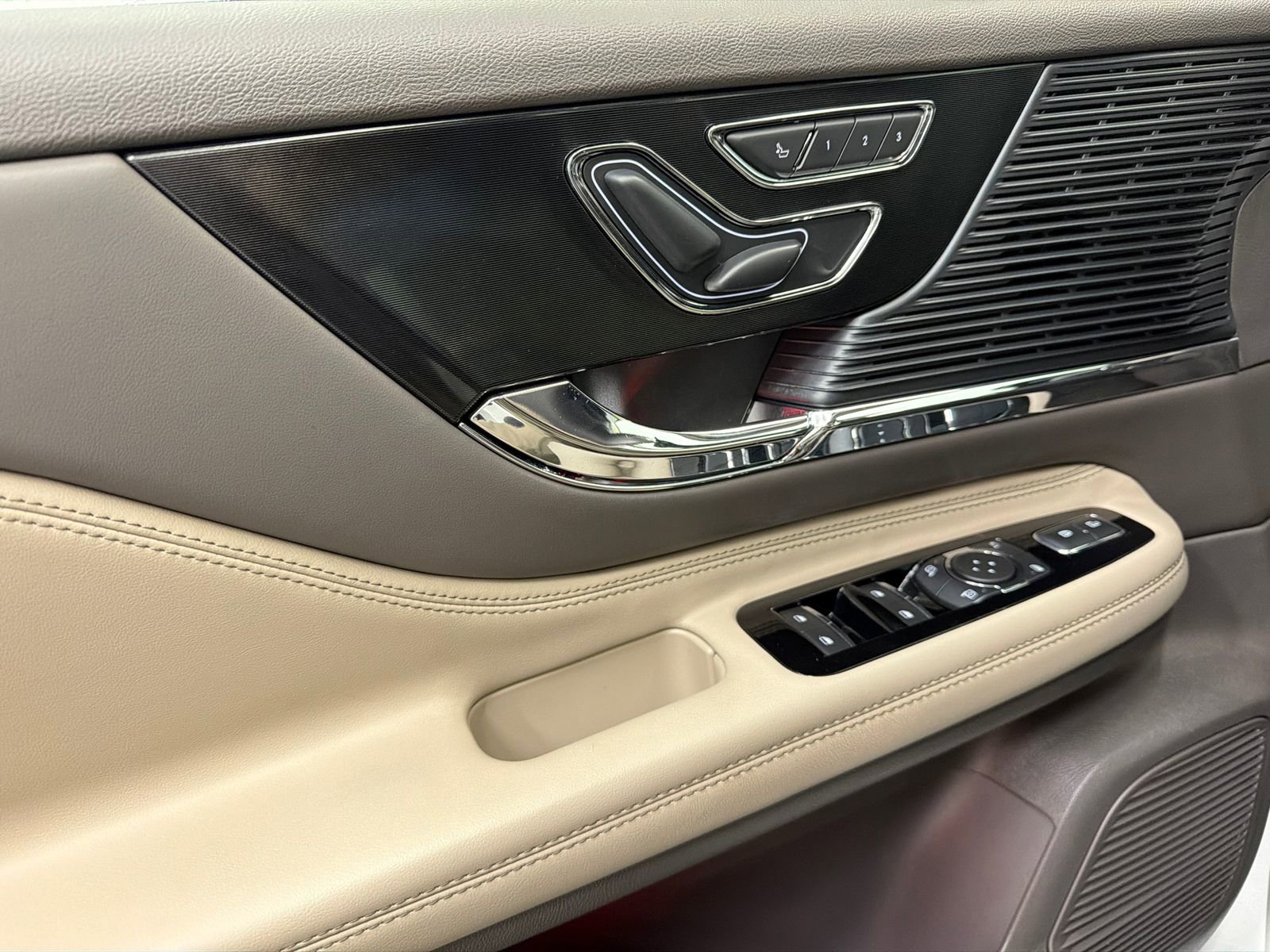 Used 2022 Lincoln Corsair Grand Touring image 34