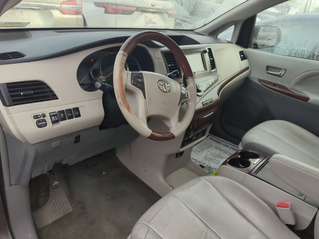 Used 2014 Toyota Sienna Limited image 7