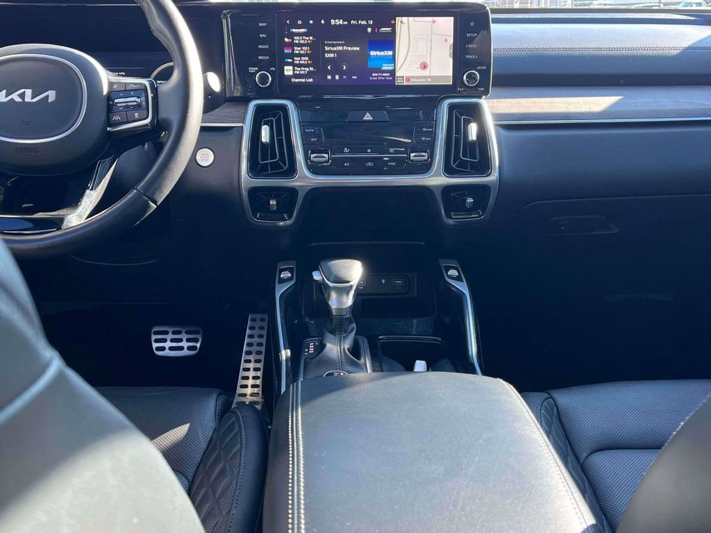 Used 2023 Kia Sorento SX Prestige image 3