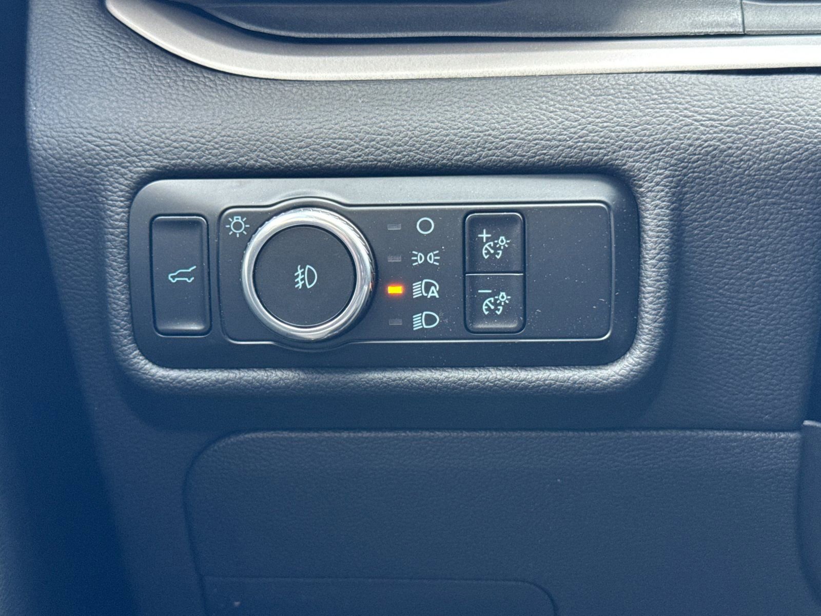 Used 2024 Ford Explorer XLT w/ Equipment Group 202A image 32