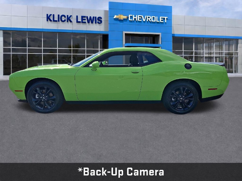 Used 2023 Dodge Challenger SXT w/ Blacktop Package AWD/4WD image 4