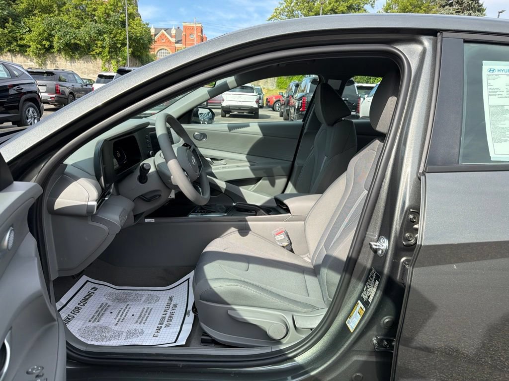 New 2026 Hyundai Elantra SE FWD image 13