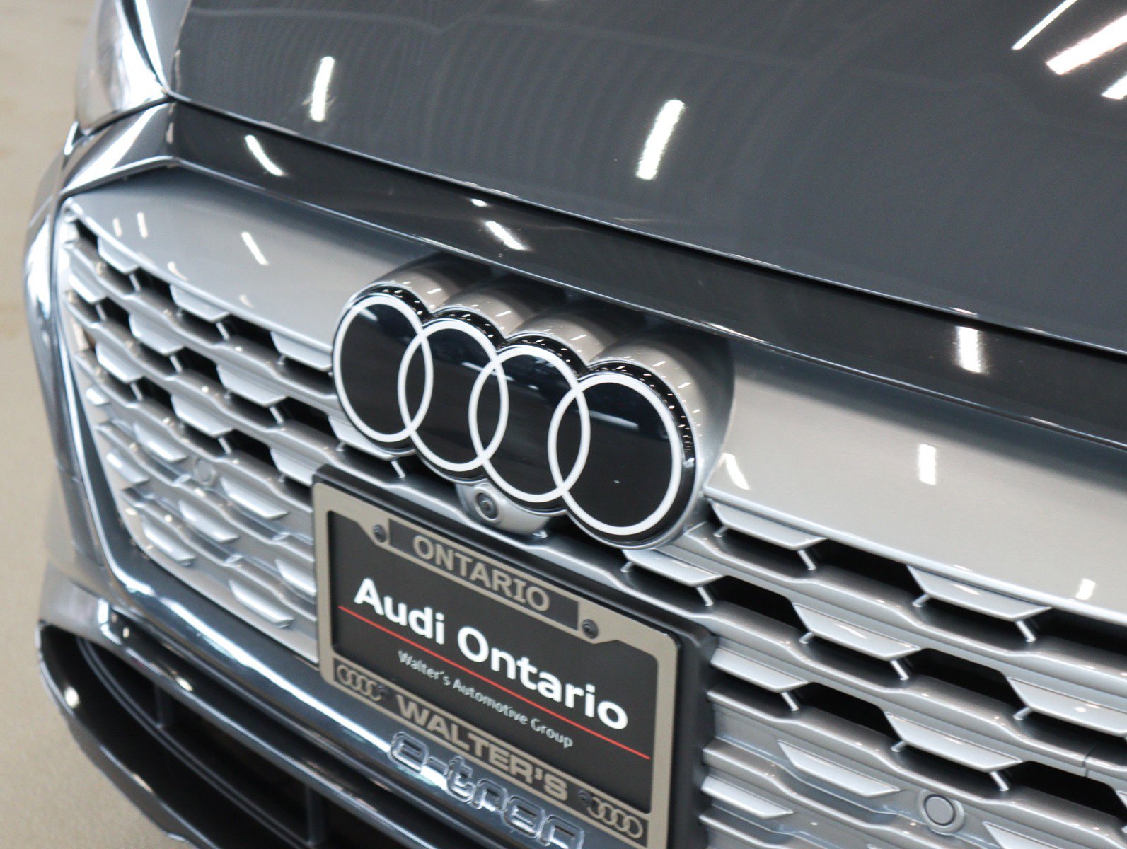 Used 2024 Audi Q8 e-tron Prestige image 28