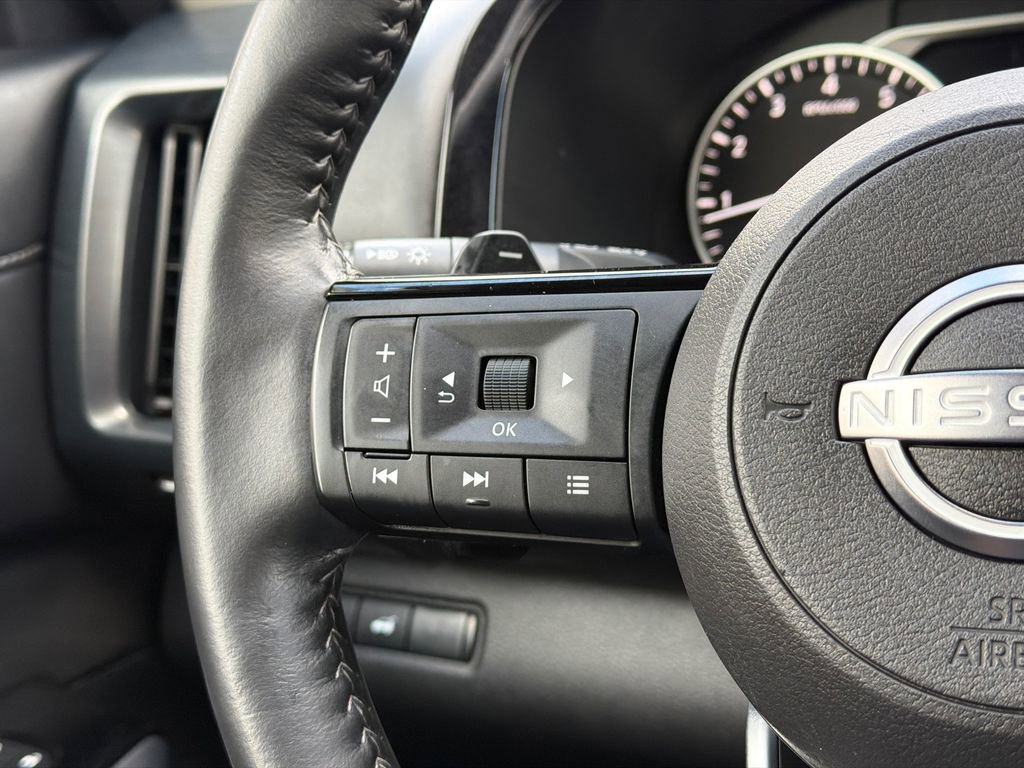 Used 2025 Nissan Pathfinder SL image 23