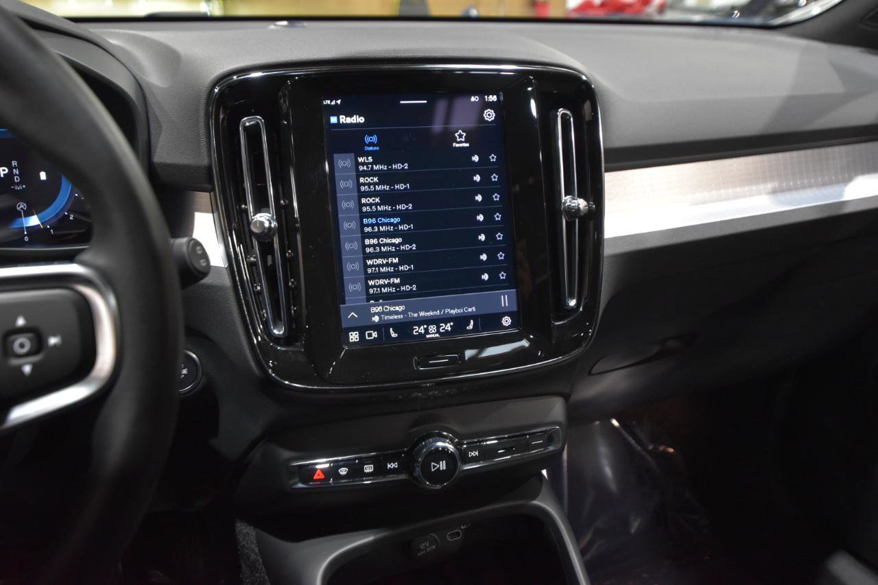 Used 2025 Volvo XC40 B5 Core image 21