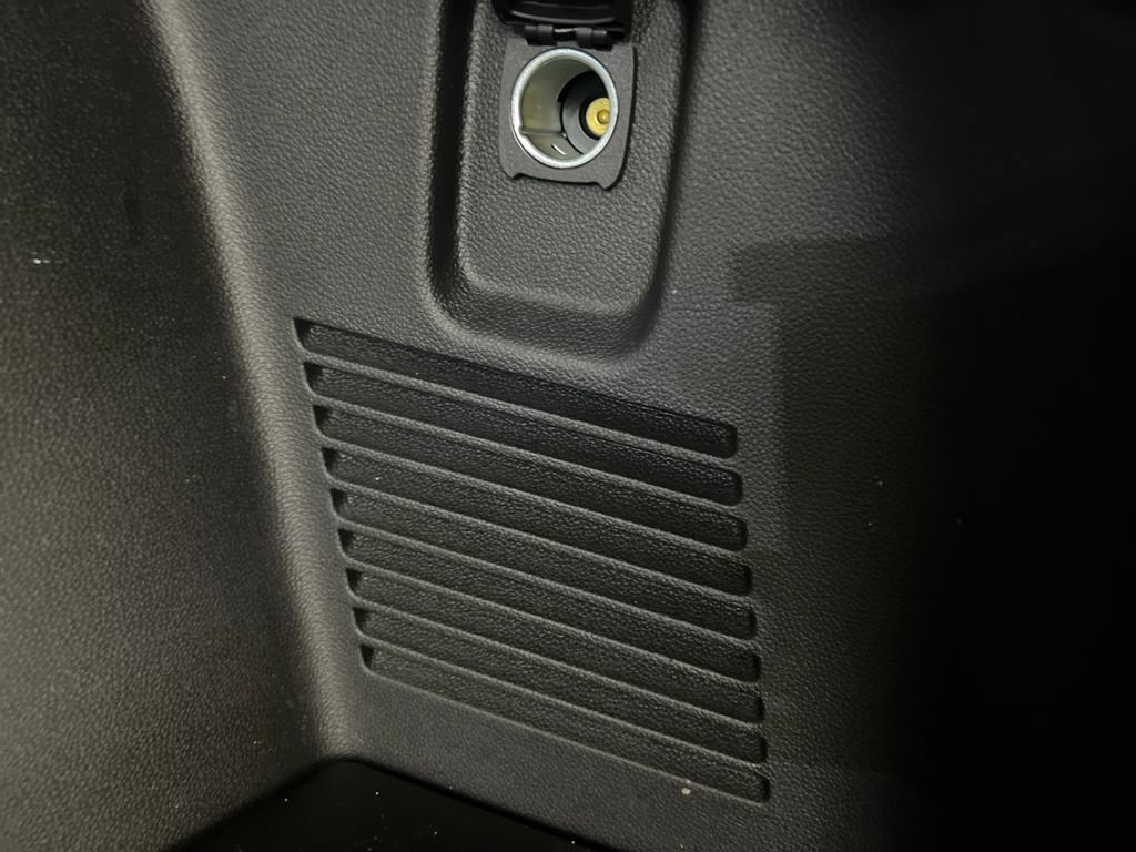 Used 2025 Chevrolet Blazer LT image 33