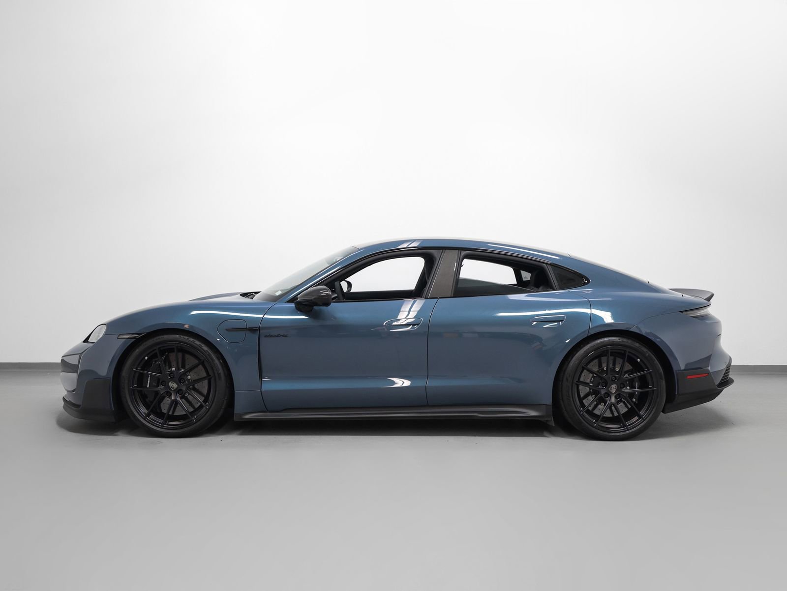 Certified 2025 Porsche Taycan Turbo GT AWD/4WD image 2
