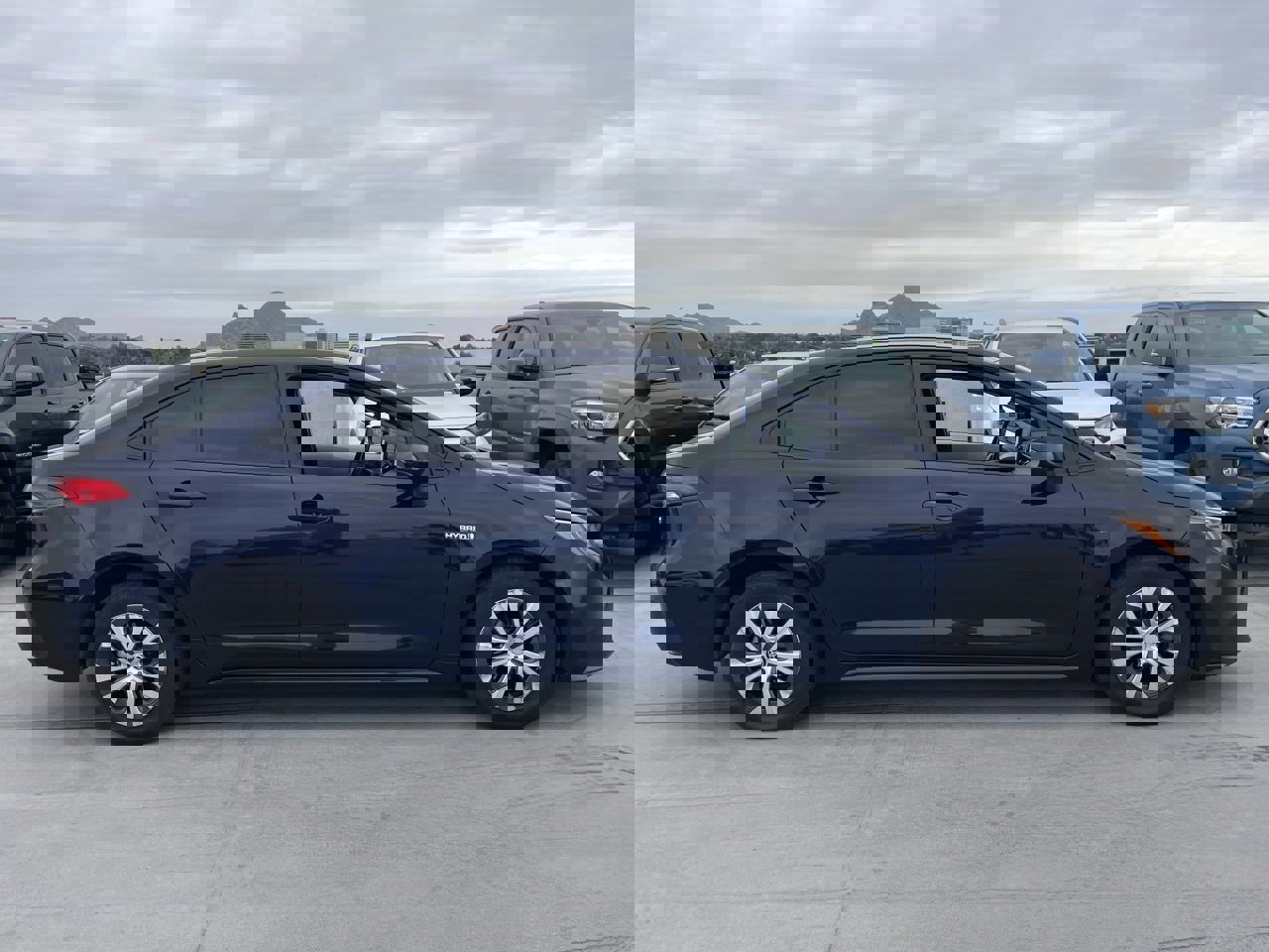 Used 2021 Toyota Corolla LE image 3