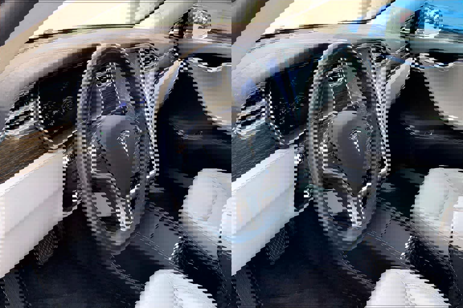 Used 2015 Tesla Model S 70D AWD/4WD image 3