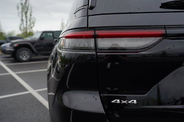 New 2025 Jeep Grand Cherokee Laredo X w/ Luxury Tech Group I image 32