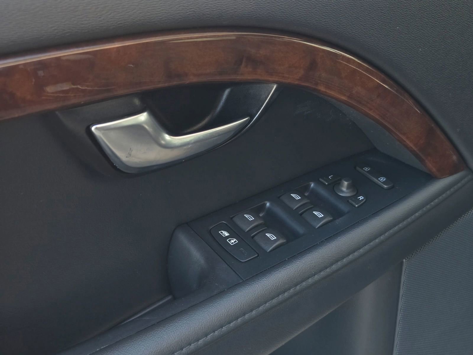 Used 2013 Volvo XC70 3.2 image 34