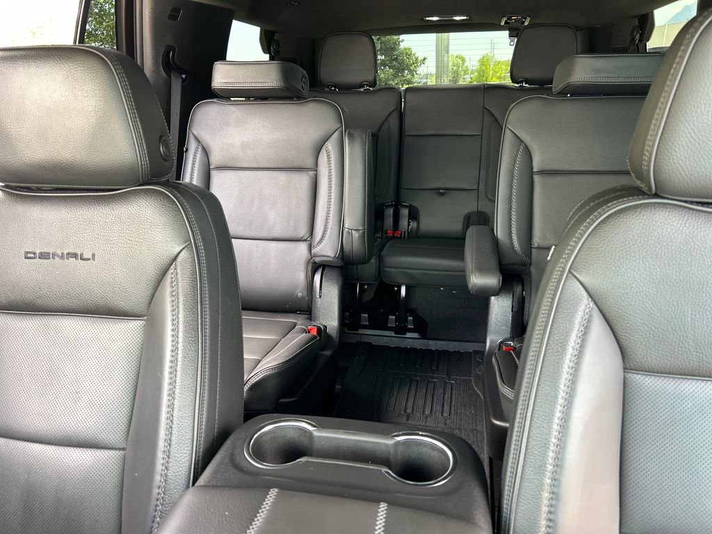 Used 2025 GMC Yukon Denali w/ Sun & Power Step Package AWD/4WD image 12