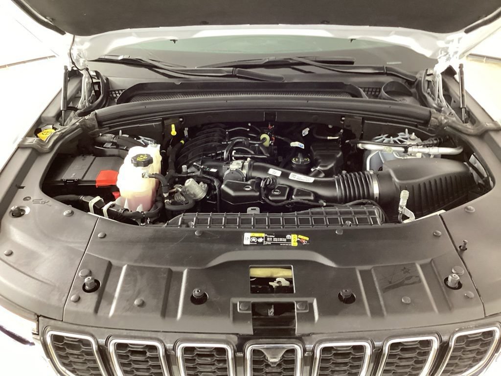 Used 2024 Jeep Grand Cherokee Limited w/ Luxury Tech Group II AWD/4WD image 42