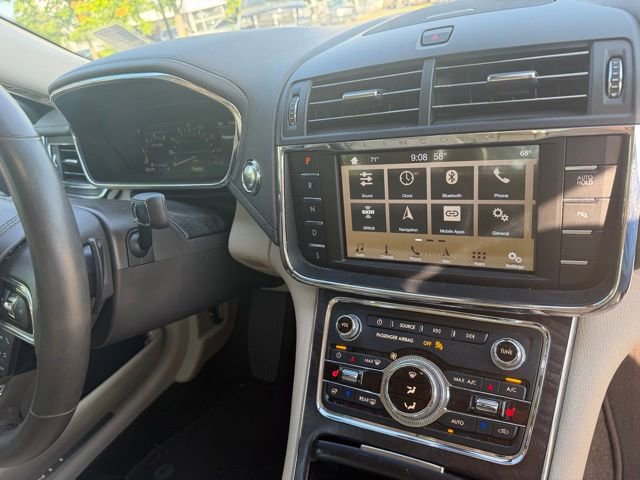 Used 2017 Lincoln Continental Select w/ Climate Package AWD/4WD image 12