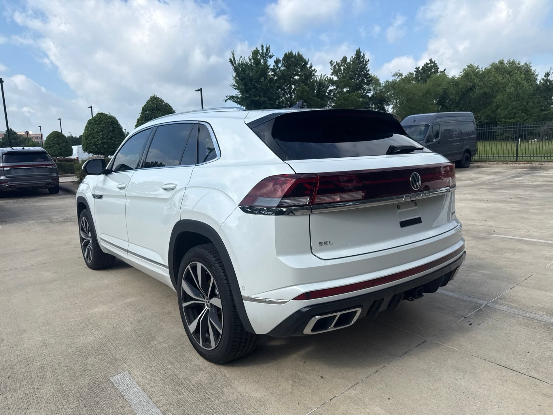 Used 2025 Volkswagen Atlas Cross Sport SEL Premium R-Line AWD/4WD image 6