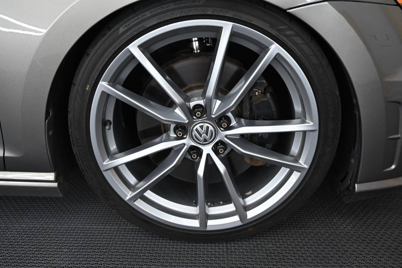 Used 2017 Volkswagen Golf R 4-Door AWD/4WD image 46