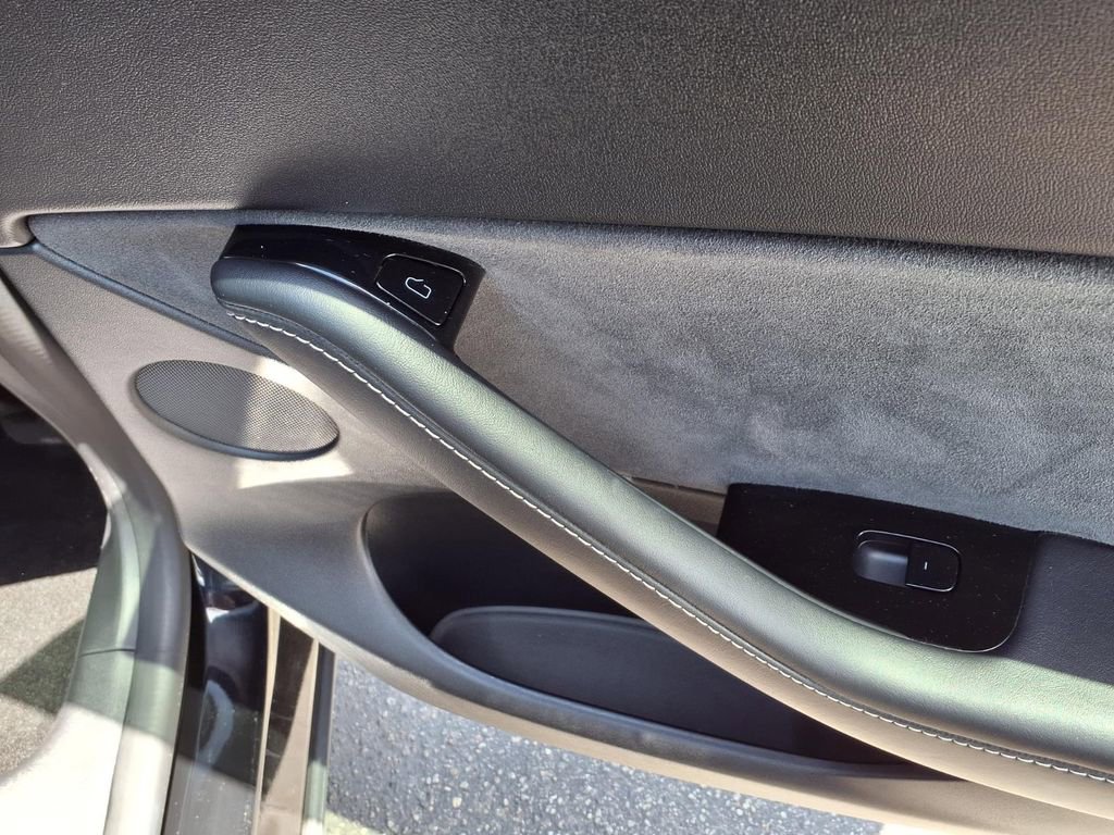 Used 2021 Tesla Model Y Long Range AWD/4WD image 8