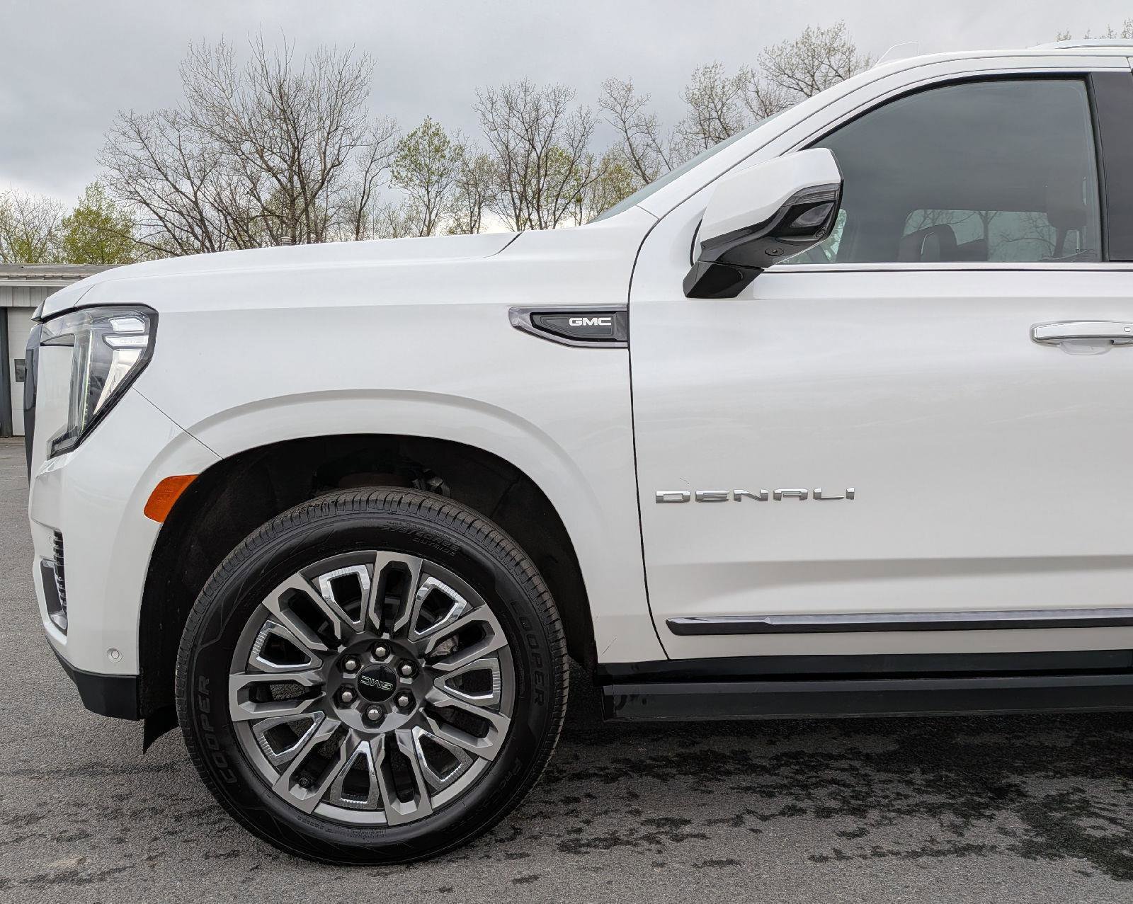 Certified 2023 GMC Yukon XL Denali Ultimate AWD/4WD image 3